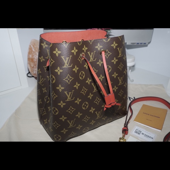 Louis Vuitton Handbags - Louie Vuitton NÉONOÉ